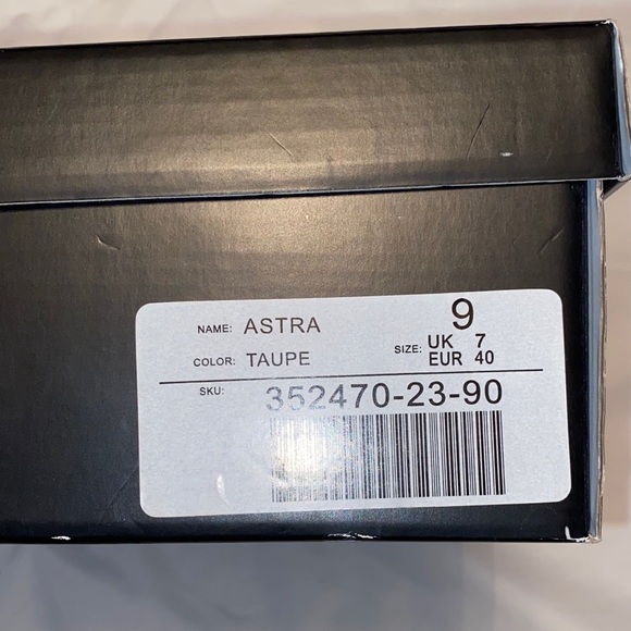 Olive Just Fab Heels - Picture 5 of 5